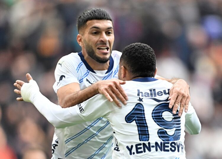 Deplasmanda gol yağmuru: Fenerbahçe farklı kazandı 1 Deplasmanda gol yağmuru: Fenerbahçe farklı kazandı