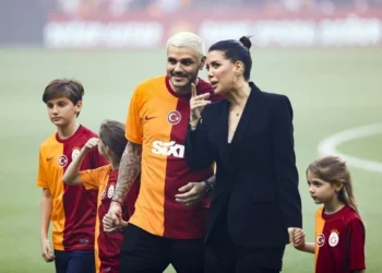 Mauro Icardi’den ayrılan Wanda Nara, yasadışı bahis sitesinin reklam yüzü oldu