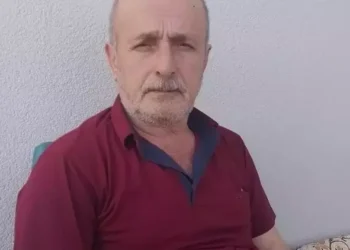 Kestiği ağacın altında kalan adam hayatını kaybetti