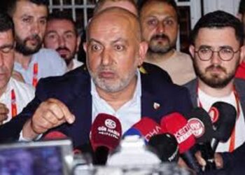 Kayserispor Başkanı ‘istifa’ sloganları ile çılgına döndü: 4 tane soysuz!