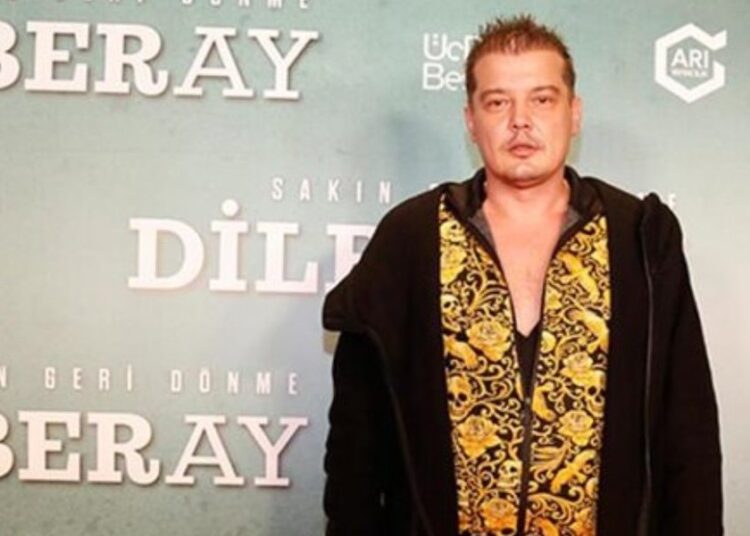 Oyunculuğu bırakan Arda Kural'ın yeni mesleği belli oldu 1 Oyunculuğu bırakan Arda Kural’ın yeni mesleği belli oldu
