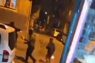Maskeli şahıslar Bağcılar’da yol kapatıp, polise saldırdı 2 Maskeli şahıslar Bağcılar’da yol kapatıp, polise saldırdı