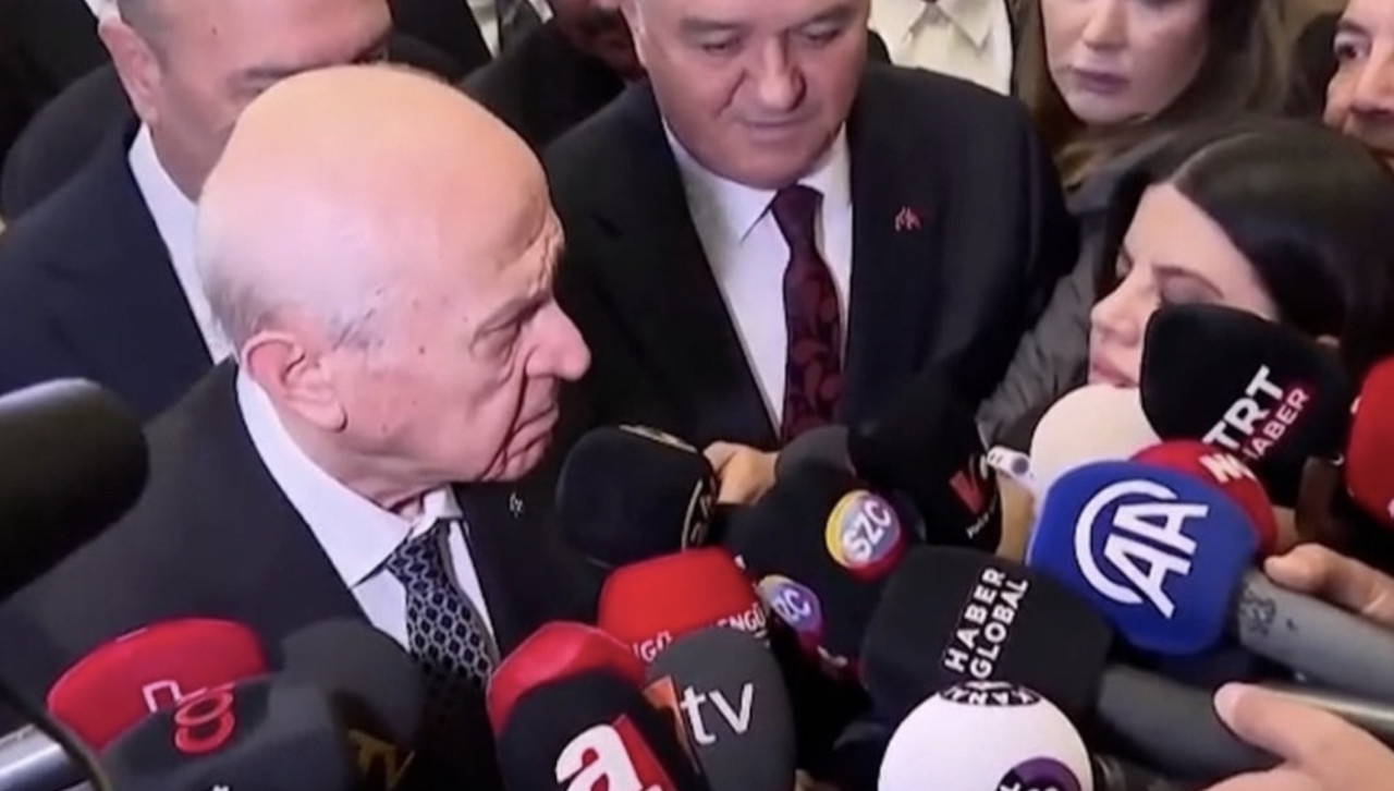 Bahçeli'nin gazeteci azarlamasına tepki 6 Bahçeli'nin gazeteci azarlamasına tepki