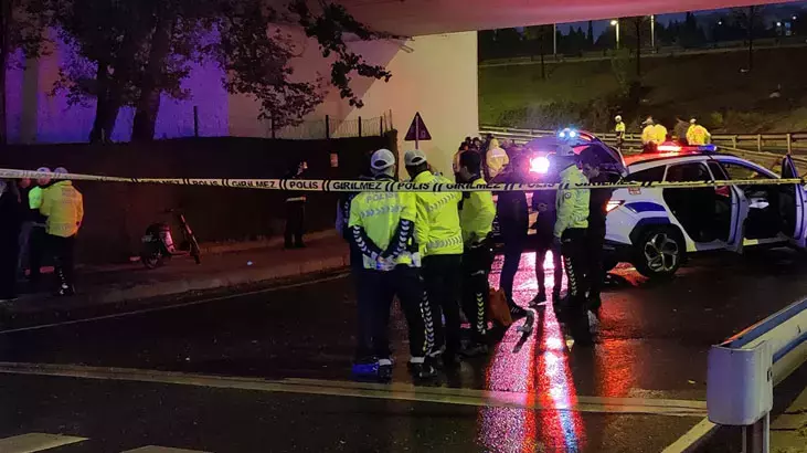 Kazaya müdahale eden trafik ekibine İETT otobüsü çarptı: 1 polis hayatını kaybetti