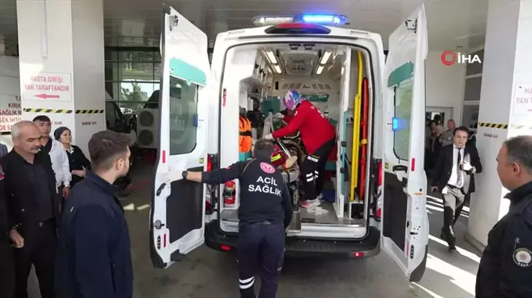 Belediye Başkanı ve şoförü silahlı saldırıda öldürüldü