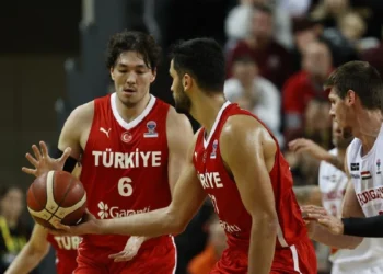 Macaristan engeli aşıldı! 12 Dev Adam yolu açtı, sıra futbolcularda