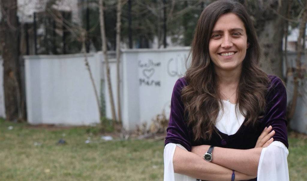 Kayyım atanan Batman Belediyesi önünde meydan kavgası 3 Kayyım atanan Batman Belediyesi önünde meydan kavgası