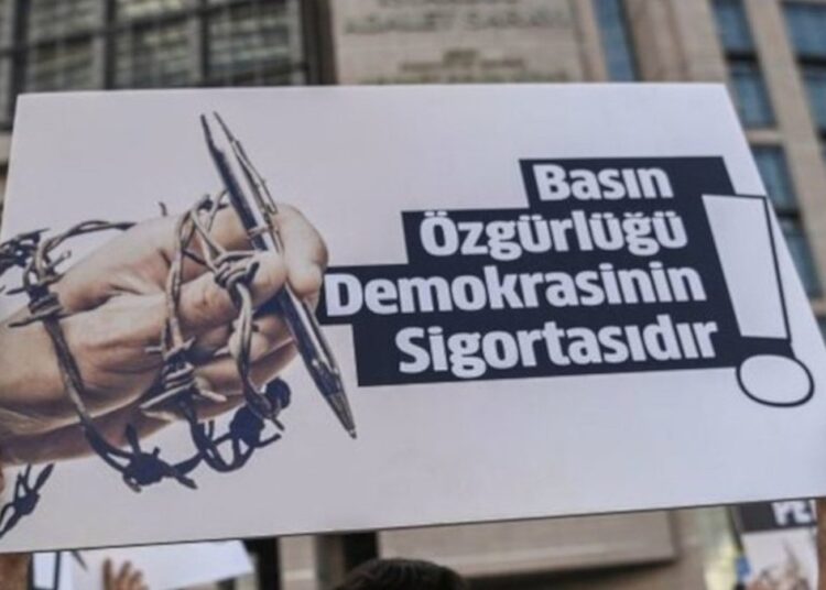 Rapor: 9 ayda 89 gazeteci hakim karşısına çıktı 1 Rapor: 9 ayda 89 gazeteci hakim karşısına çıktı