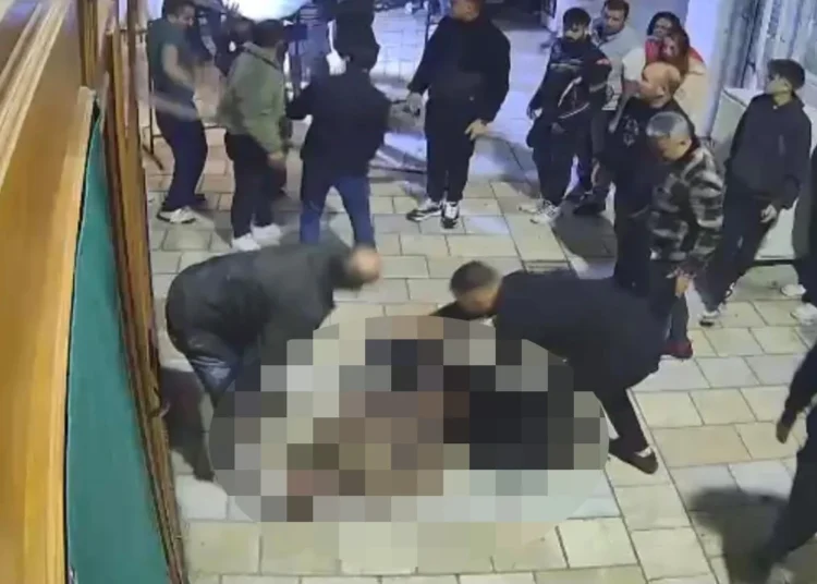 Toplum nereye gidiyor? Öz ağabeyini dükkanda benzin döküp yakarak öldürdü 1 Toplum nereye gidiyor? Öz ağabeyini dükkanda benzin döküp yakarak öldürdü