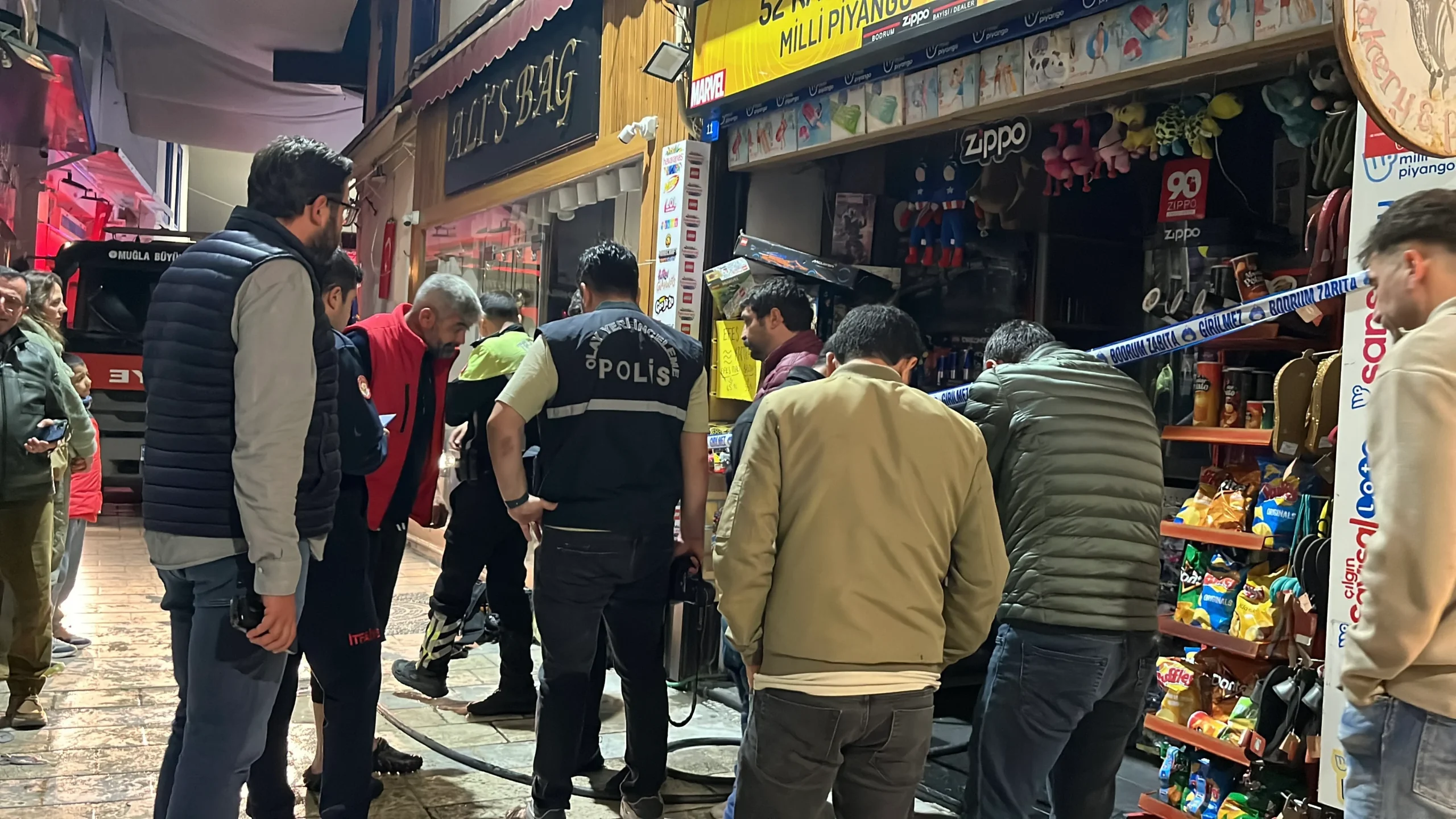 Toplum nereye gidiyor? Öz ağabeyini dükkanda benzin döküp yakarak öldürdü 5 Toplum nereye gidiyor? Öz ağabeyini dükkanda benzin döküp yakarak öldürdü