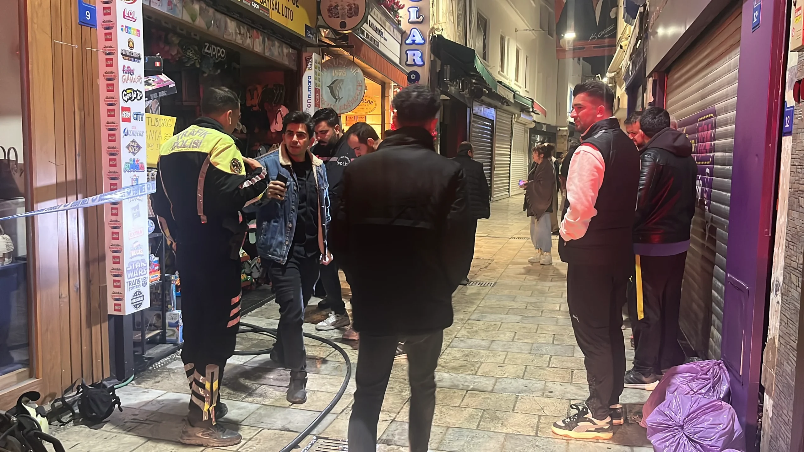 Toplum nereye gidiyor? Öz ağabeyini dükkanda benzin döküp yakarak öldürdü 6 Toplum nereye gidiyor? Öz ağabeyini dükkanda benzin döküp yakarak öldürdü