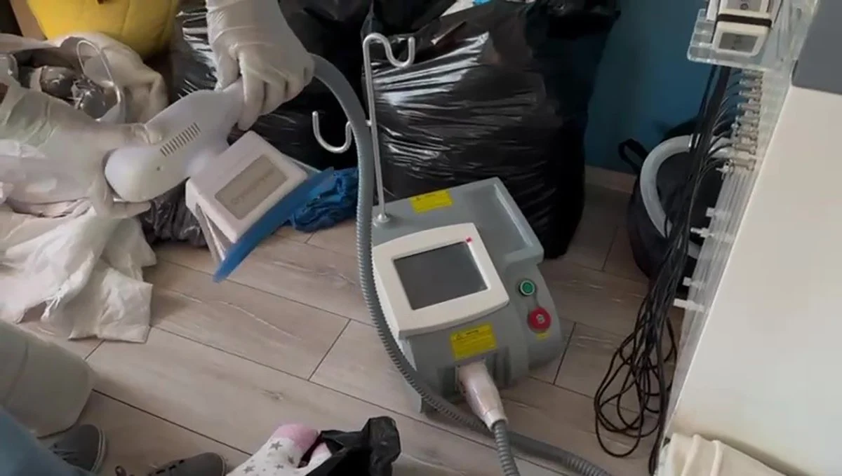 Mobil botoksçu! VIP araçla botoks yapan sahte doktor yakalandı 2 Mobil botoksçu! VIP araçla botoks yapan sahte doktor yakalandı