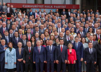 CHP, belediye konserlerine standart getirecek