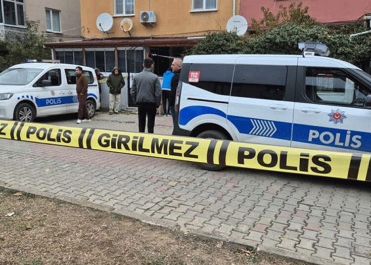 İki kız çocuğu, evde tabancayla vurulmuş halde bulundu 1 İki kız çocuğu, evde tabancayla vurulmuş halde bulundu