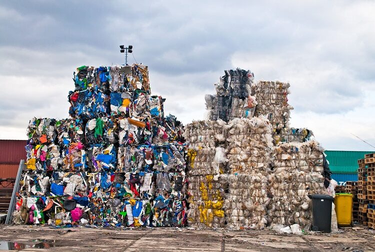 Suna Yaman yazdı I Avrupa'nın çöp deposu oluyoruz: Plastik atık ihtiyaç mı tehdit mi? 1 Suna Yaman yazdı I Avrupa’nın çöp deposu oluyoruz: Plastik atık ihtiyaç mı tehdit mi?