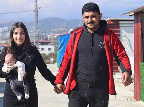 Depremde 2 bacağını kaybetti, protez bacakları ile hayata yeniden tutundu 2 Depremde 2 bacağını kaybetti, protez bacakları ile hayata yeniden tutundu