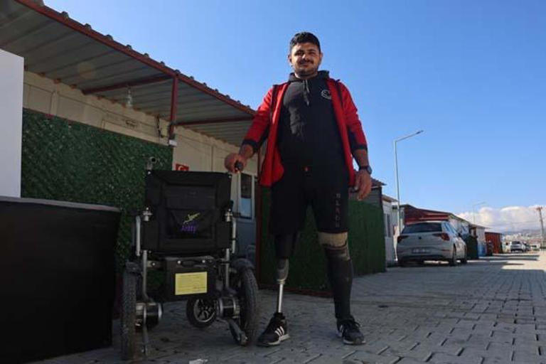 Depremde 2 bacağını kaybetti, protez bacakları ile hayata yeniden tutundu 4 Depremde 2 bacağını kaybetti, protez bacakları ile hayata yeniden tutundu