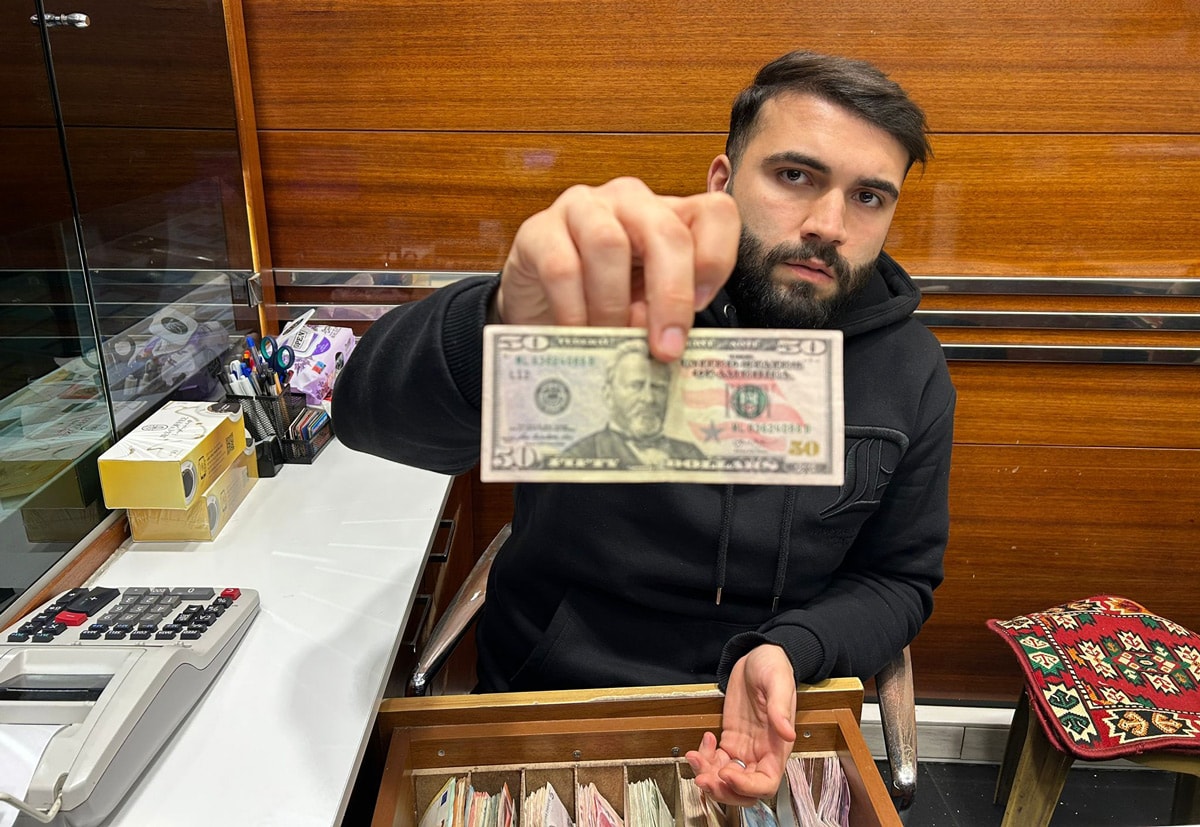 Döviz büroları 50 ve 100 dolar alımını durdurdu… 600 milyon dolar sahte para iddiası 2 Döviz büroları 50 ve 100 dolar alımını durdurdu… 600 milyon dolar sahte para iddiası