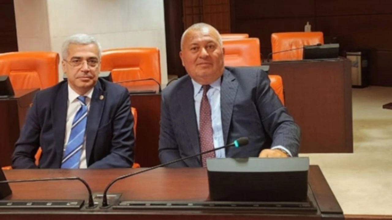 Demokrat Parti’de kongre krizi: Cemal Enginyurt ve Salih Uzun istifa etti