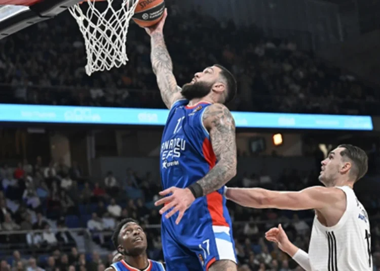 Real Madrid'i kendi evinde Anadolu Efes çarptı: 64-74 1 Real Madrid’i kendi evinde Anadolu Efes çarptı: 64-74