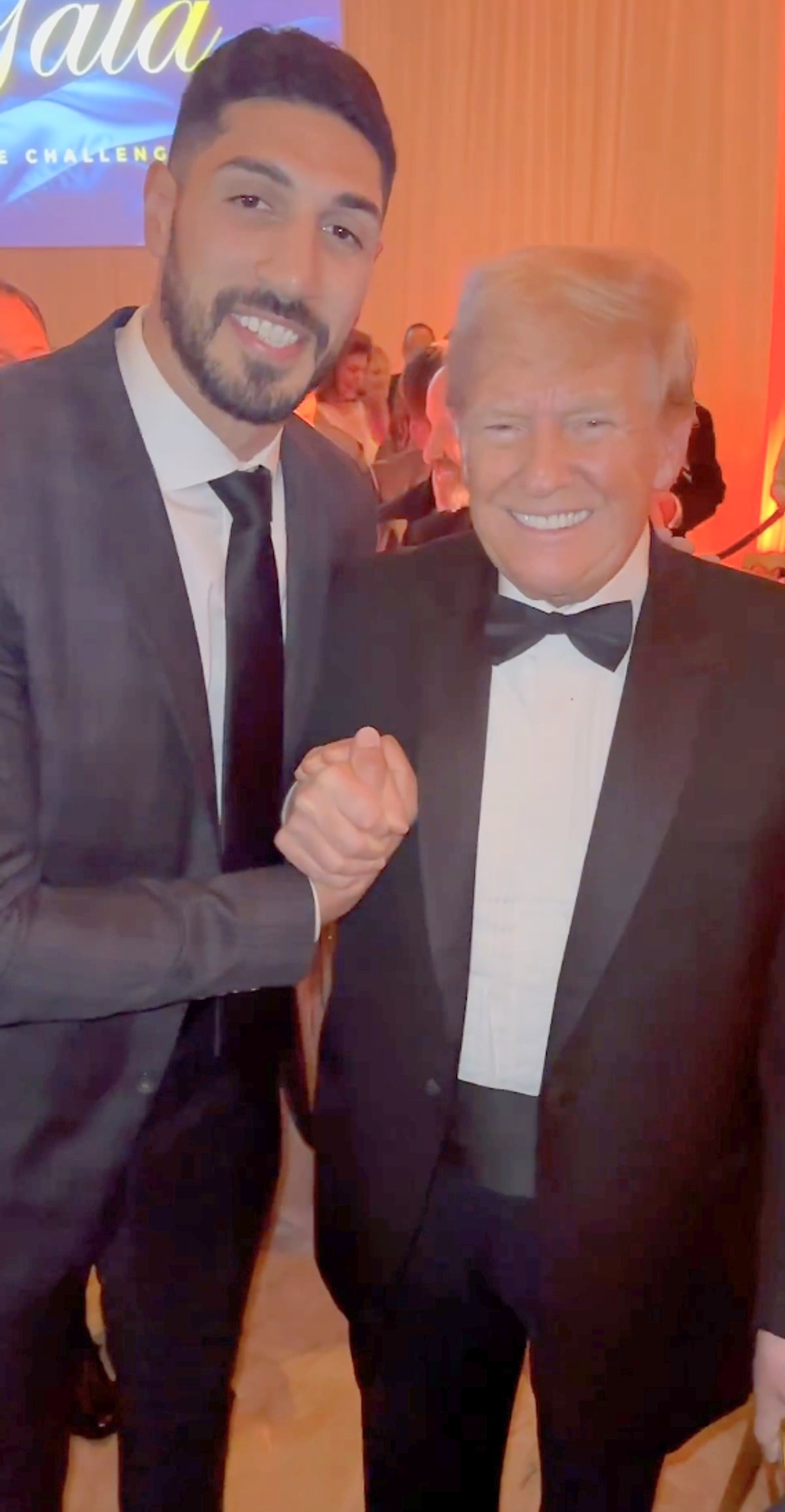 Trump, gala gecesine ünlü basketbolcu Enes Kanter’i de davet etti 3 Trump, gala gecesine ünlü basketbolcu Enes Kanter’i de davet etti