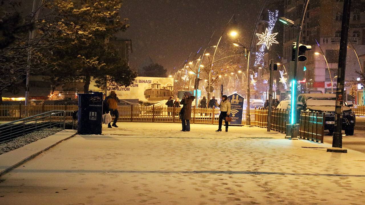 Erzurum beyazlara büründü