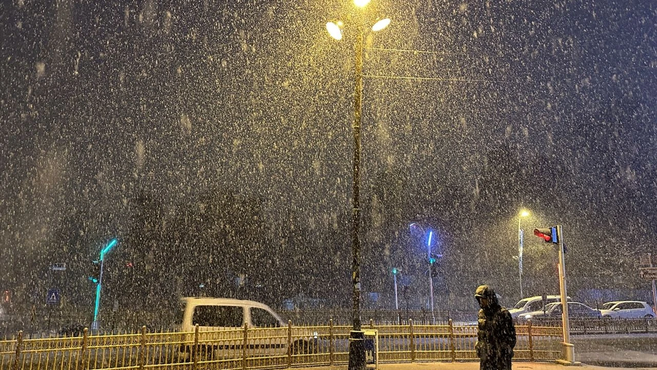Erzurum beyazlara büründü