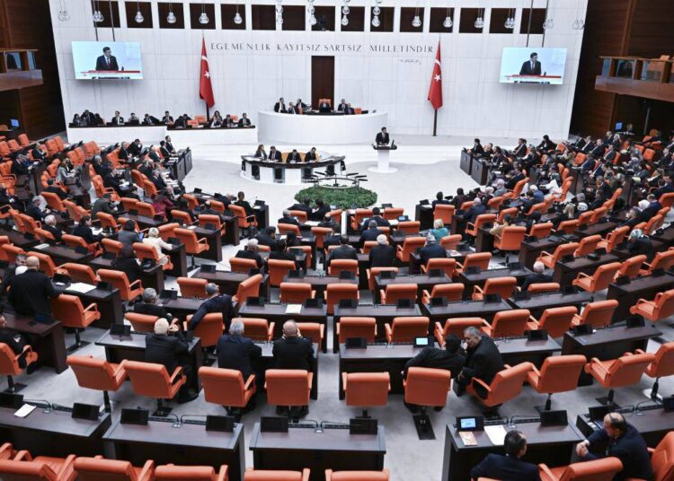 ‘Etki ajanlığı’ kanun teklifinden tamamen çıkarıldı 1 ‘Etki ajanlığı’ kanun teklifinden tamamen çıkarıldı