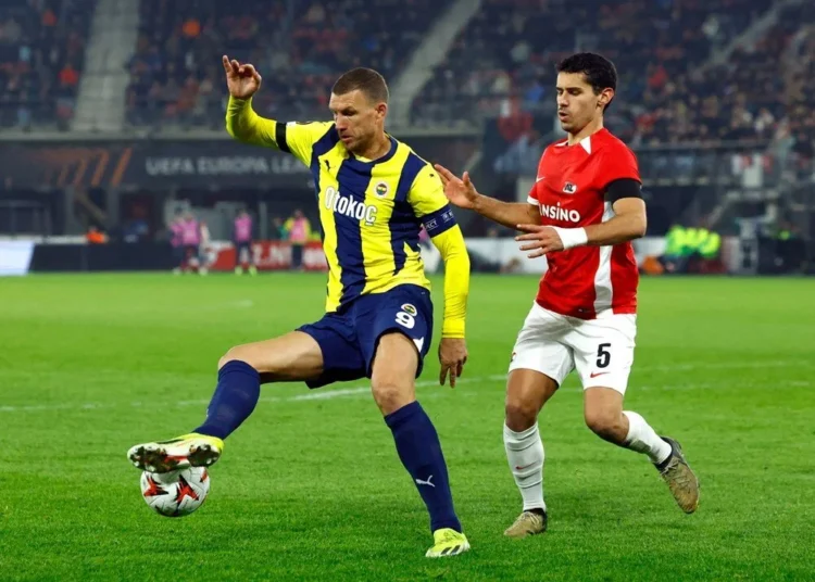 Fenerbahçe mutlu dönüyor… Slavia Prag’ı evinde 2-1 yendi 1 Fenerbahçe mutlu dönüyor… Slavia Prag’ı evinde 2-1 yendi