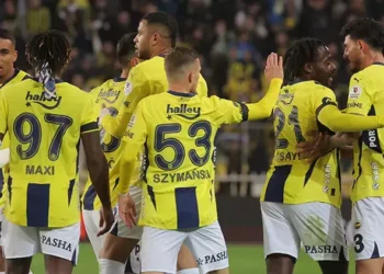 Fenerbahçe, AZ Alkmaar mağlubiyetinin moral bozukluğunu Sivasspor’la düzeltti