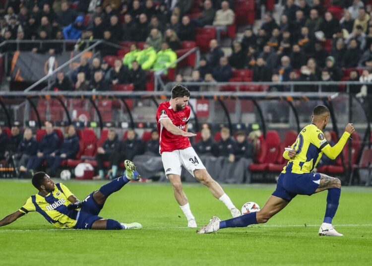 Fenerbahçe, AZ Alkmaar karşısında kayıp 1 Fenerbahçe, AZ Alkmaar karşısında kayıp