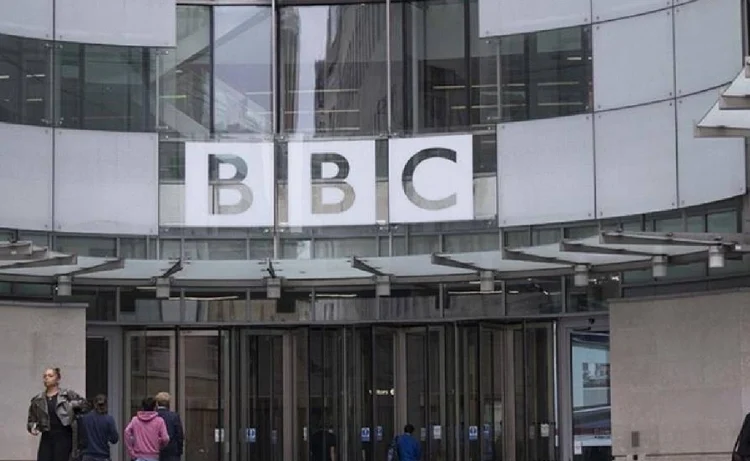 Gazeteciler, Gazze konusunda taraflı olmakla suçladıkları BBC'yi protesto etti 1 Gazeteciler, Gazze konusunda taraflı olmakla suçladıkları BBC’yi protesto etti