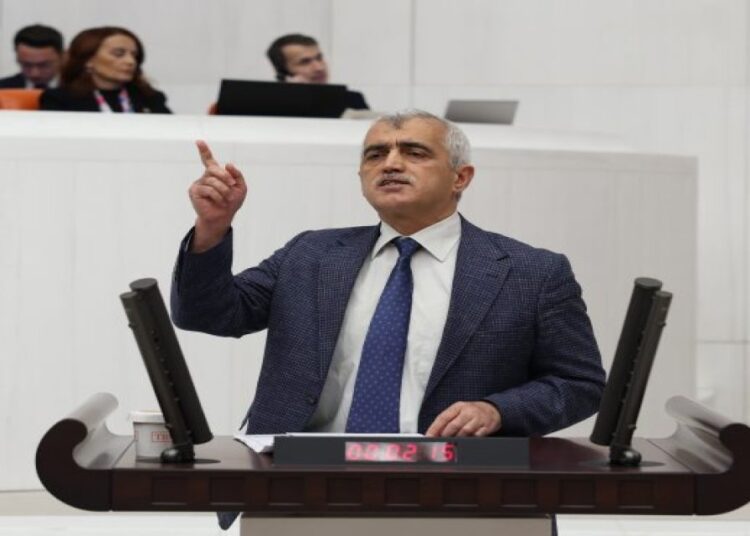 DEM Partili Gergerlioğlu: Ben Türküm, Kürtçe konuştum, Kürt olan Bozdağ sesimi kesti 1 DEM Partili Gergerlioğlu: Ben Türküm, Kürtçe konuştum, Kürt olan Bozdağ sesimi kesti