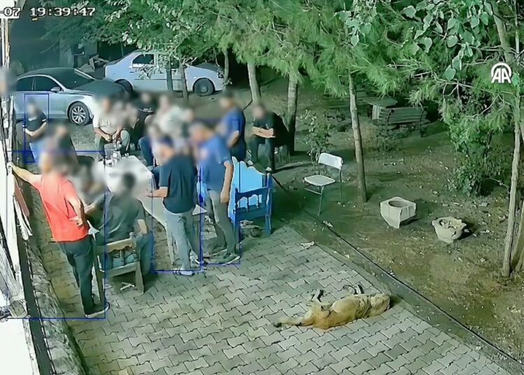 Narin Güran kaybolduktan sonra yapılan 'aile toplantısı'nın görüntüsü çıktı 1 Narin Güran kaybolduktan sonra yapılan ‘aile toplantısı’nın görüntüsü çıktı