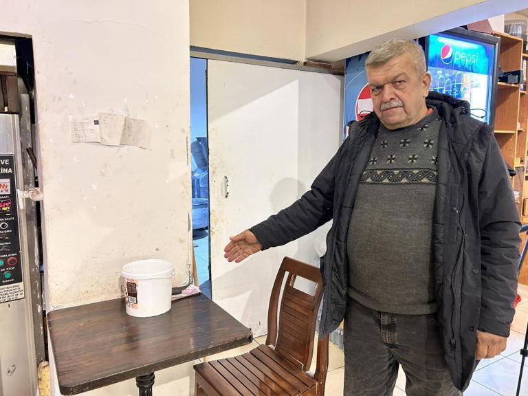 ‘Üşüdüm’ diyen kadını gece vakti dükkana aldı, neye uğradığını şaşırdı