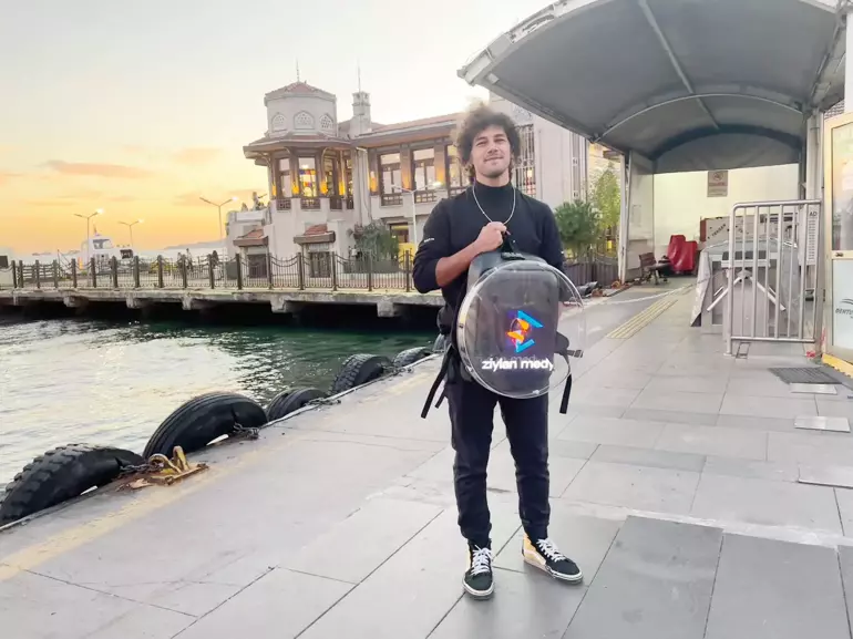 Reklam panoları sırta kadar indi 3 Reklam panoları sırta kadar indi