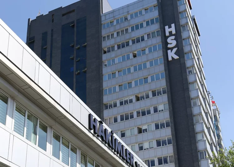 HSK, 300 bin dolar rüşvet aldığı öne sürülen savcı Yıkılmaz hakkında inceleme başlattı 1 HSK, 332 hâkim ve savcının görev yerini değiştirdi