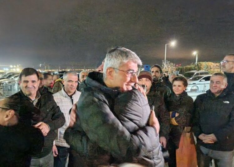 Şair İlhan Sami Çomak, 30 yıl 3 ay sonra özgür 1 Şair İlhan Sami Çomak, 30 yıl 3 ay sonra özgür