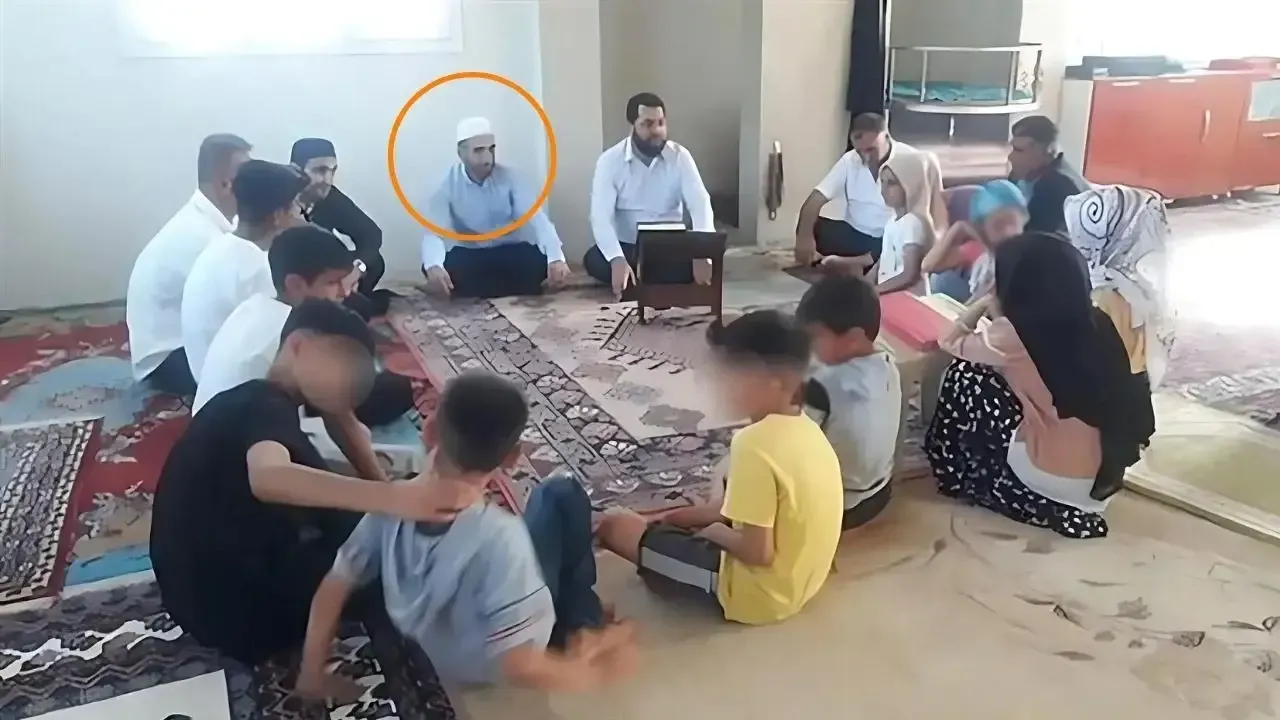 Bu nasıl köy? Tavşantepe imamı, sapık görüntüleri sebebiyle gözaltına alındı iddiası 3 Bu nasıl köy? Tavşantepe imamı, sapık görüntüleri sebebiyle gözaltına alındı iddiası