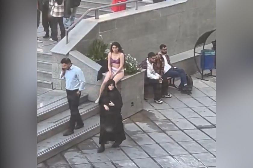 İran'da güvenlik güçlerinin saldırısına uğrayan kız, kıyafetlerini çıkararak protesto yaptı