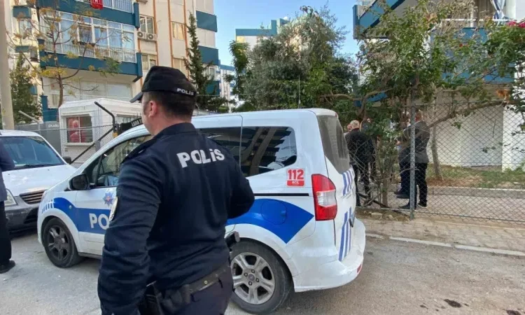 Antalya'da korkunç olay: 3 kardeş evde ölü bulundu 1 Antalya’da korkunç olay: 3 kardeş evde ölü bulundu