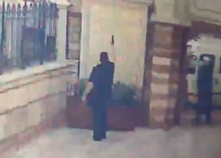 İsmailağa cami avlusunda cuma hutbesi esnasında silah sesleri