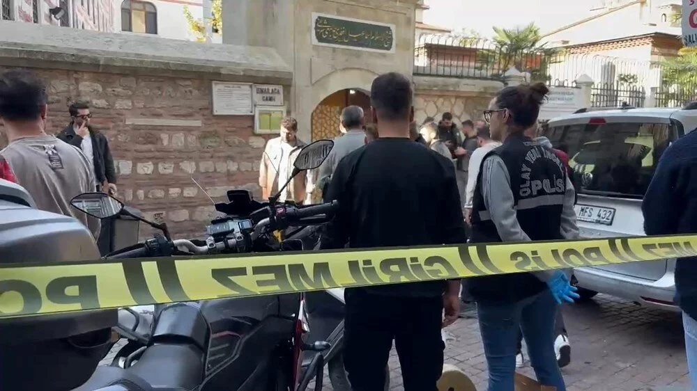 İsmailağa cami avlusunda cuma hutbesi esnasında silah sesleri