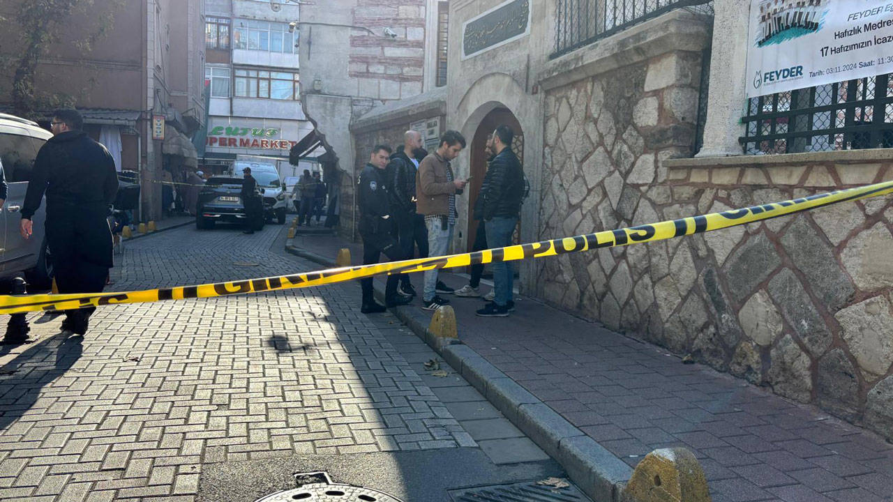 İsmailağa cami avlusunda cuma hutbesi esnasında silah sesleri