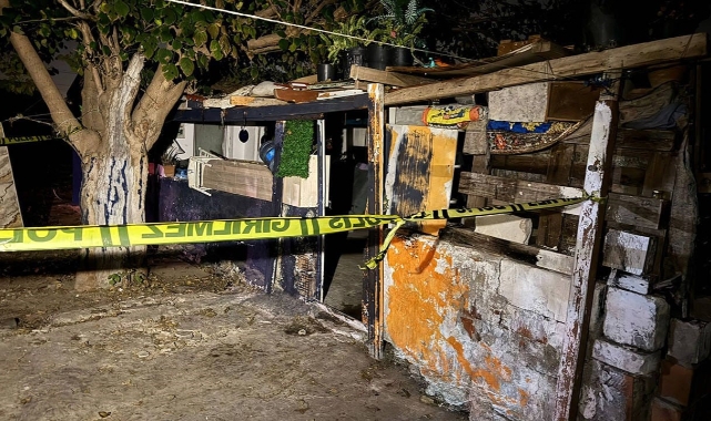İzmir'de facia: Anne hurda toplamaya gitti, 5 kardeş yangında öldü 4 İzmir'de facia: Anne hurda toplamaya gitti, 5 kardeş yangında öldü