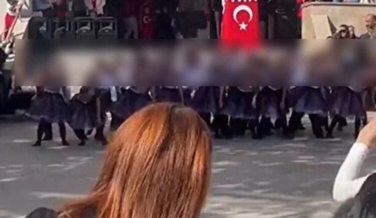 İngilizce müstehcen şarkı sözleriyle yapılan 29 Ekim gösterisine soruşturma 1 İngilizce müstehcen şarkı sözleriyle yapılan 29 Ekim gösterisine soruşturma