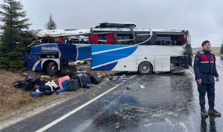 Eskişehir'de yolcu otobüsü devrildi: 1 ölü, 30 yaralı