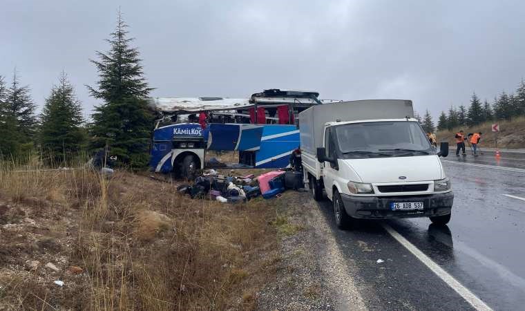 Eskişehir'de yolcu otobüsü devrildi: 1 ölü, 30 yaralı