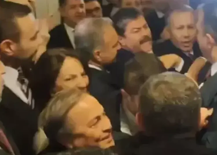 Komisyonda ‘kayyım’ gerginliği: Ali Yerlikaya ile Ali Mahir Başarır itişti