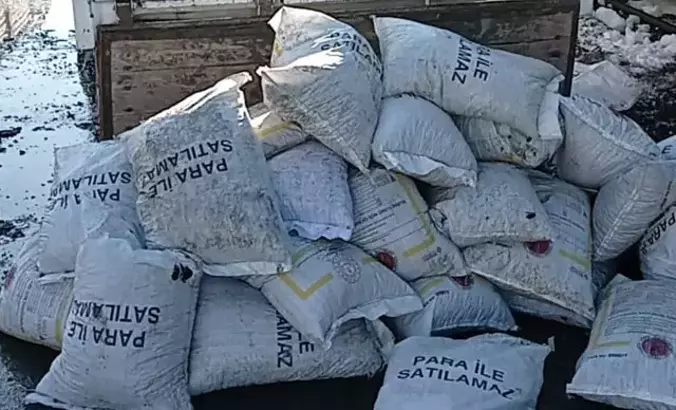 Okullara dağıtılması gereken kömürleri parayla satanlara operasyon
